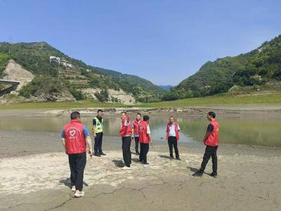 从讲台到河畔！房县姚坪中学教师组建 “护河专班”，守护学生暑期安全