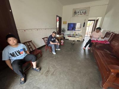 家校共育促成长 温情家访暖人心——化龙学校开展2025年暑期教师家访活动  