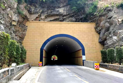 土城镇：隧道亮灯暖民心 灯光点亮“平安路”