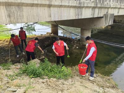 化龙堰镇：全民动手清河道  绘就生态新画卷