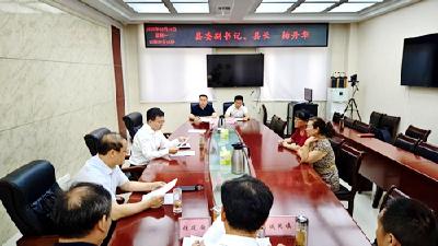 杨丹华到信访局公开接访 协调解决群众诉求