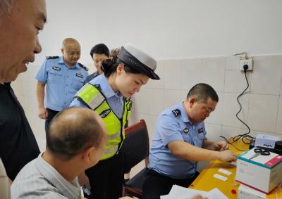 房县公安局：送考车辆大检查 护航学习逐梦路