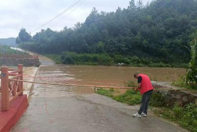 青峰镇:闻汛而动，筑牢防汛“安全堤”