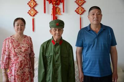 青峰镇：一针一线缝时光  一帧一影敬英雄