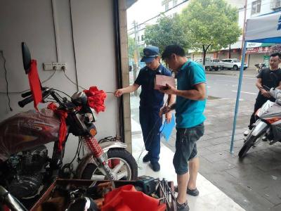 房县消防救援大队深入九小场所开展消防安全宣传工作