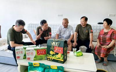 房县关爱退役军人协会开展“八一”走访慰问活动