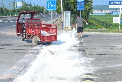 房县畜牧兽医服务中心：全力迎战高温季 筑牢动物疫病“防护网”