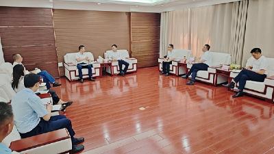杨丹华与建设银行十堰分行行长刘晖一行座谈