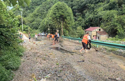 上龛乡：齐心协力抗灾自救 守护家园畅通无阻