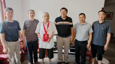 房县实验中学开展庆“七一”系列活动