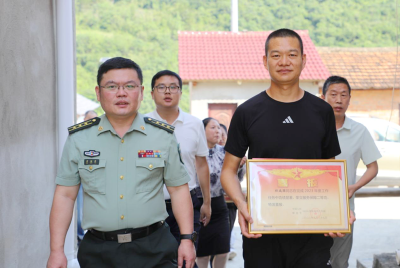 尹吉甫镇：军地联合送喜报 崇军爱军氛围浓