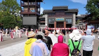 陕西千人旅游专列畅游房县西关印象
