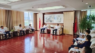 谢晓鸣与农发行十堰市分行党委书记、行长张炜座谈