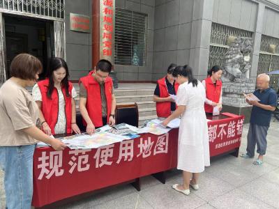 房县开展全国测绘法宣传日活动，共筑国家版图意识防线