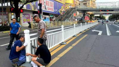 房县：护栏“换新装”  出行添保障