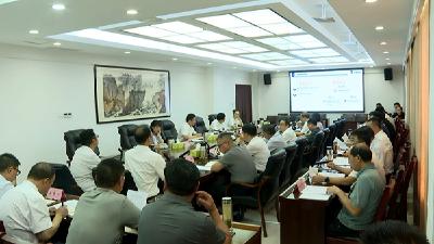 谢晓鸣强调：倒排工期挂图作战  推动重点项目提速增效