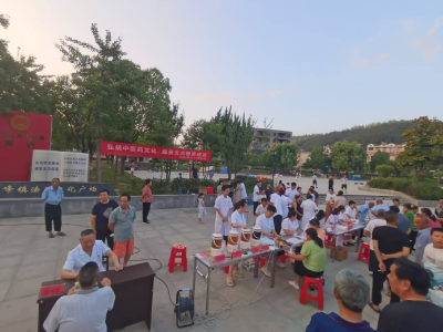 青峰镇:当“烟火气”邂逅“草药香” 中医药文化夜市点亮乡镇新“夜”态