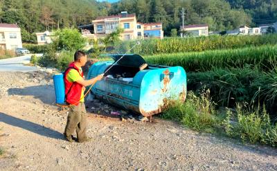 化龙堰镇：防蚊灭蚊“动真格”  健康守护“不停步”