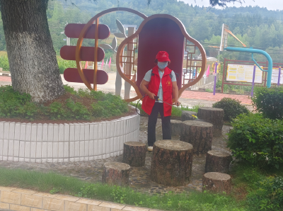 红塔镇清洁行动：灭蚊护健康   家园焕新颜