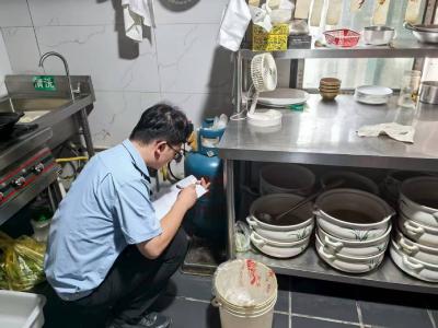 房县城关市场监管所：积极开展燃气入户检查  守护群众用气安全