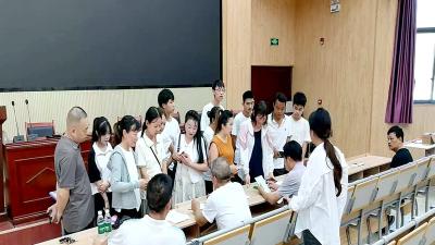 房县职业技术学校：全力做好新生招生报名工作
