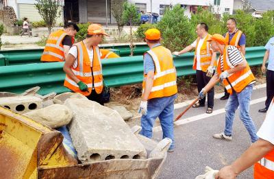 房县交通运输局：开展公路“十堆十乱”集中整治 净化路域环境