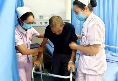 房县人民医院：创新优质服务 助力患者康复
