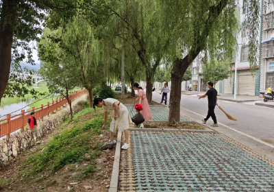 青峰镇：百人清尘垢 还街巷本色