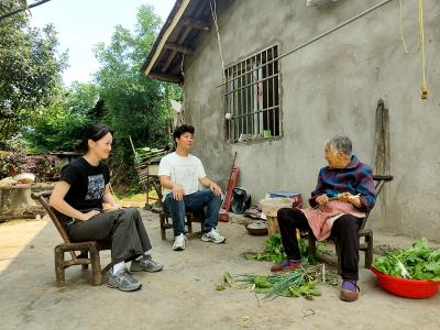 化龙堰镇：巧用智慧解心结  化解邻里“镜子风波”