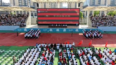 房县第一中学：军训浇铸青春志  迷彩热血启新程