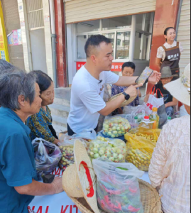 房县军店镇：古镇直播“搭金桥 农产出山“富乡亲”   