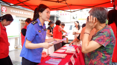 县城市管理执法局：开展全国生态日宣传活动 共倡低碳新时尚