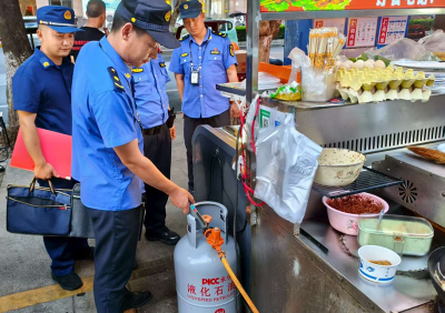 县城市管理执法局：开展餐饮燃气联合夜查行动 筑牢城市安全防线