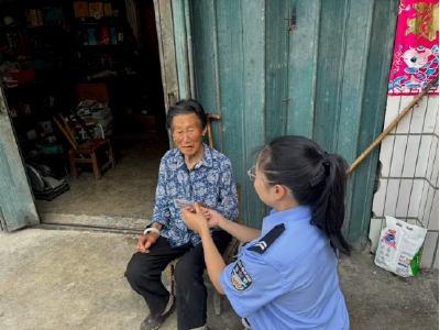 上龛乡派出所：送证上门小服务 提升群众暖心度