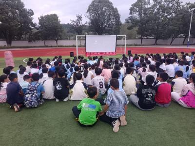 白鹤镇：红色电影进校园 光影铸魂育新人