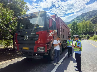 县交通运输执法大队：执安全之法  护团圆之路