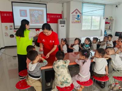 房县小西关社区童伴之家：书香绘恩情 童心谢师恩
