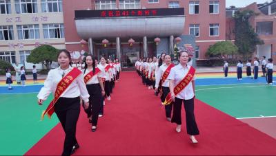 房县实验小学：花式活动庆教师节  致敬教育燃灯者