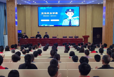 房县化龙学校：民警进校园，筑牢校园安全防线