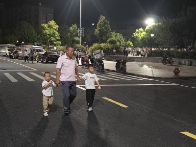 房县青峰镇：道路升级焕新颜 民生实事暖人心