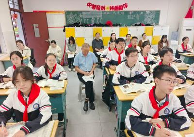 县域交流谋发展 携手共进促提升——丹江口市教育局到县城关一中考察交流