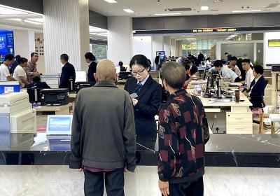 县政务服务中心：让“闹心事”变“暖心事”