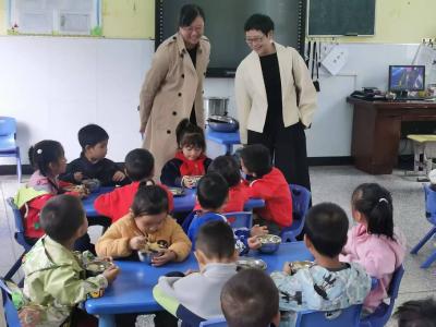 窑淮镇：守护“小餐桌” 情暖“童心房   