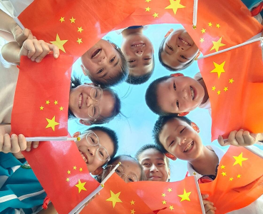 铺沟小学：萌娃庆国庆  童心颂祖国