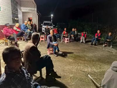 野人谷镇：政策宣讲到家门“家长里短”绽笑颜