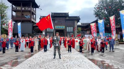 ​我县举行庆“十一”爱国主题快闪活动