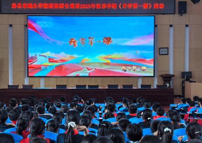 房县东城小学：烽火青春映童心 薪火相传育新人