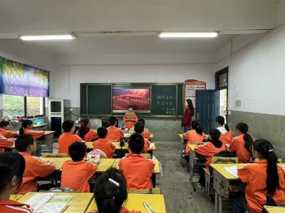 窑淮学校：缅怀英烈 童心向党