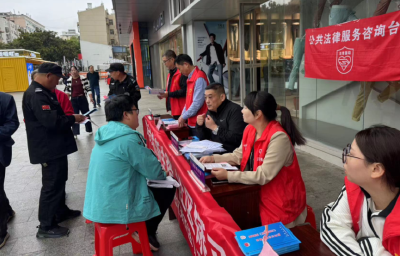 房县司法局开展“法律援助进基层 服务群众零距离” 普法宣传活动