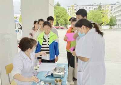 军店初中：接种流感疫苗 筑牢健康屏障